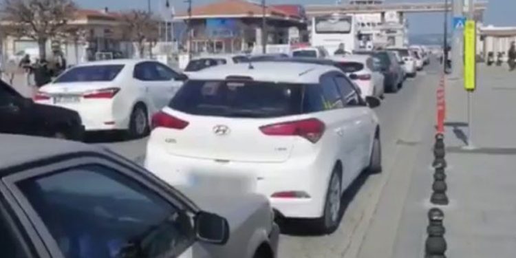 1915 Çanakkale Köprüsü’nde ‘200 liracık’ tarifesine geçildi, feribotta kuyruk oluştu