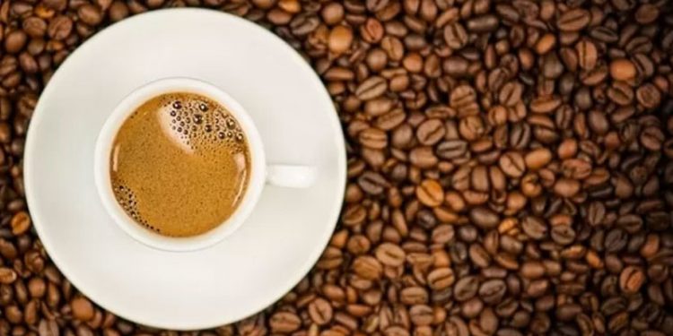 200 fincan kahveye eşdeğer kafein tozunu yanlışlıkla içen antrenör öldü