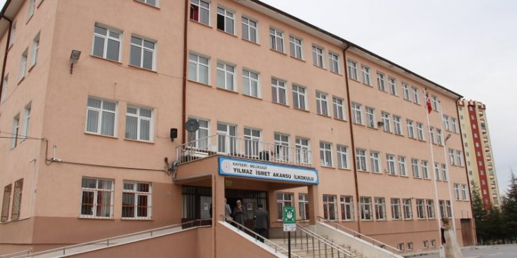 220 öğrenci yemekten zehirlendi: Hastaneye kaldırıldılar