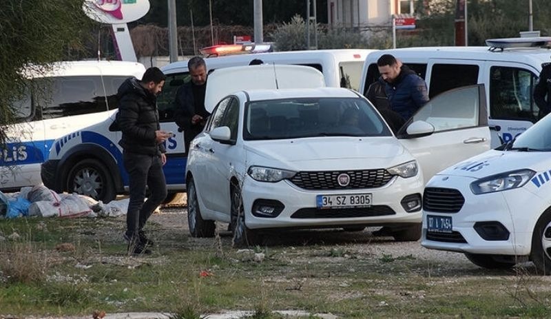 4 gündür park halinde olan otomobilin bagajında ceset bulundu