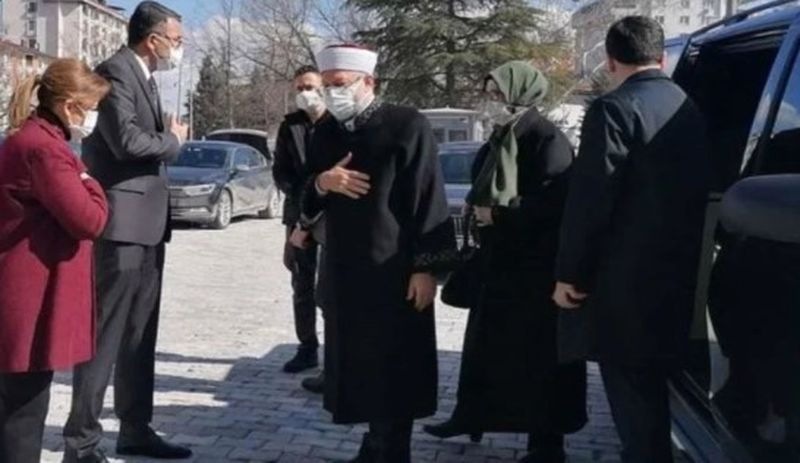 53 aracı bulunan Diyanet'in Başkanı Ali Erbaş, VIP minibüs kullanmaya başladı