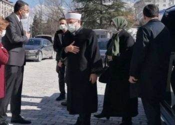 53 aracı bulunan Diyanet'in Başkanı Ali Erbaş, VIP minibüs kullanmaya başladı