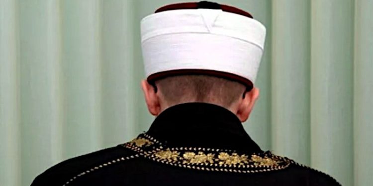 9 yaşındaki çocuğa cinsel saldırıdan yargılanan imam olayı '15 Temmuz'a bağladı