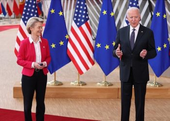 ABD ve AB arasında dev enerji anlaşması: Rusya'ya bağımlılığı azaltmak için imzalar atıldı