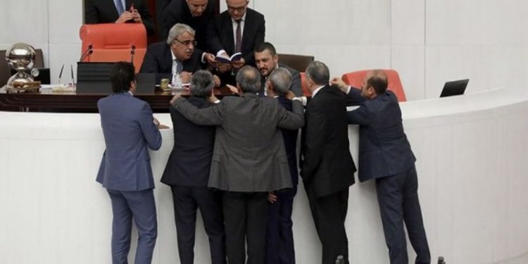 AKP-MHP iktidarından ülkenin sorunlarına dair tüm araştırma önergelerine ret