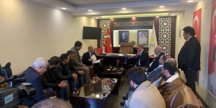 AKP'de toplu ayrılık: 200 kişi İYİ Parti'ye geçti