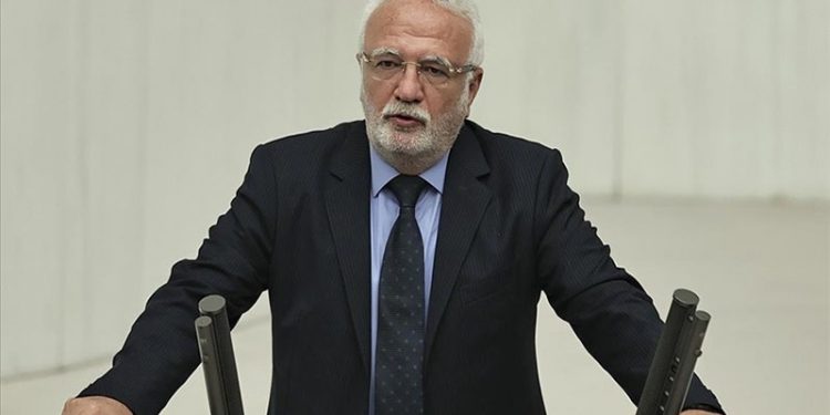 AKP'li Elitaş'tan pide fiyatı eleştirilerine yanıt: Pide hemen bayatlar, somun ekmek hemen bayatlamaz