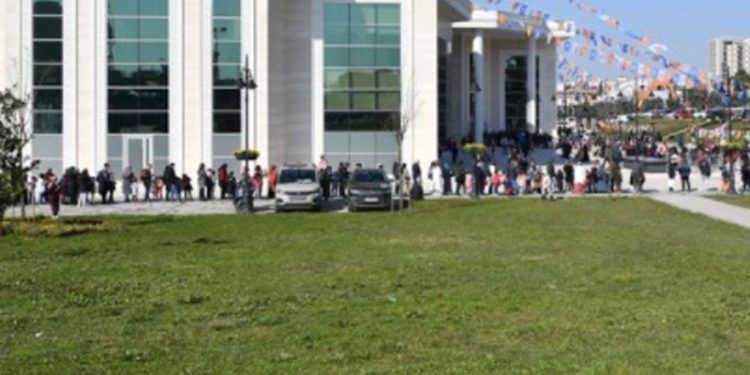 AKP'li Sancaktepe Belediye Başkanı Döğücü'nün Halk Ekmek paylaşımı tepki çekti