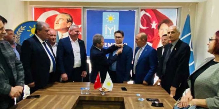 AKP'li başkan adayı 100 kişiyle birlikte İYİ Parti'ye geçti