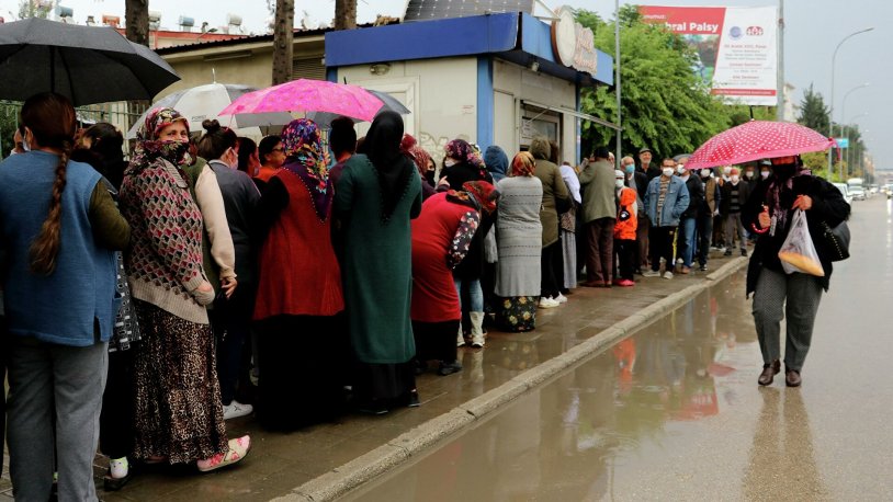 AKP'li belediye başkanı, Halk Ekmek kuyruklarıyla dalga geçti!