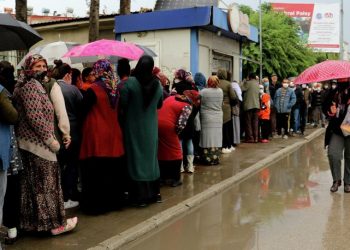 AKP'li belediye başkanı, Halk Ekmek kuyruklarıyla dalga geçti!