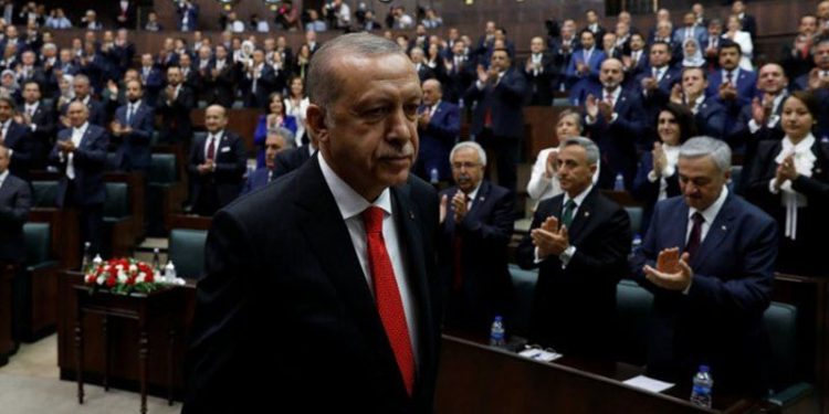 AKP'li vekillerden Erdoğan’a: Bakanlar siyasetçi olursa parlamentodaki işleyiş de kolaylaşacaktır