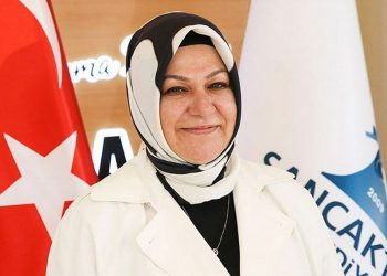 AKP’li başkanın paylaşımı olay oldu: Bu gördüğünüz Halk Ekmek kuyruğu değil; Sancaktepe’de tiyatro kuyruğu