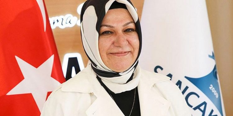 AKP’li başkanın paylaşımı olay oldu: Bu gördüğünüz Halk Ekmek kuyruğu değil; Sancaktepe’de tiyatro kuyruğu