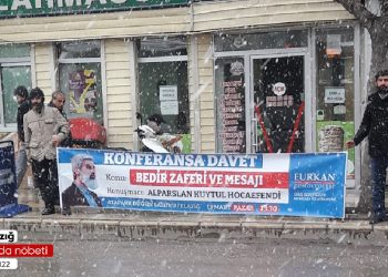 AKP’li belediye Alparslan Kuytul’un afişine 9 bin lira ceza kesti, gönüllüler branda nöbeti tuttu!