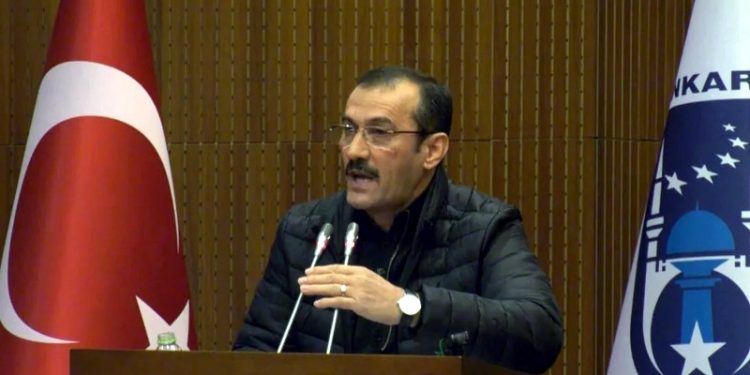 AKP’li isim Bahçeli’yi hedef aldı, MHP’liler salonu terk etti