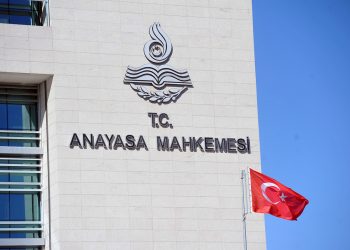 AYM, siyasi parti üyesi öğretmenin ihracına ‘hak ihlali’ dedi