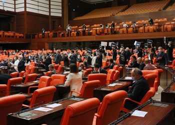 'Acil yargı paketi' Meclis'e geldi: Israrlı takip de suç kapsamına alınıyor