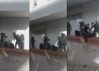 Adana polisi yerde yatan kişiyi acımasızca önce copladı sonra tekmeledi