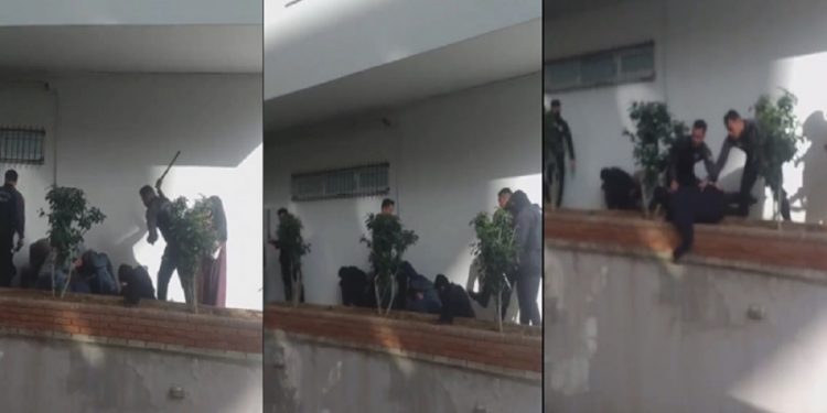 Adana polisi yerde yatan kişiyi acımasızca önce copladı sonra tekmeledi