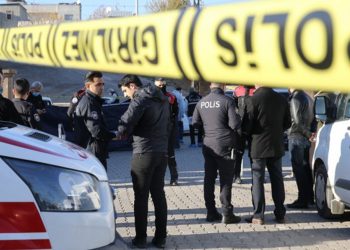 Adliye önünde silahlı kavga: Üç kişi öldü, dört kişi yaralandı