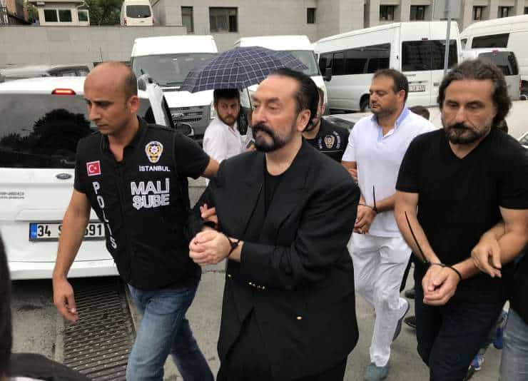 Adnan Oktar davası: Serbest kalan 50 kişi sosyal medya kampanyasıyla yeniden tutuklandı