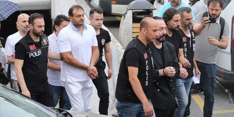 'Adnan Oktar' davasında tahliye kararına itiraz üzerine 32 sanık gözaltına alındı
