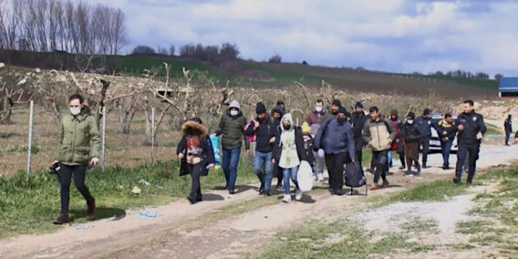 Afgan göçmenler 'Burası Yunanistan' denilerek Büyükçekmece'ye bırakıldı