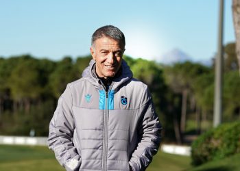 Ahmet Ağaoğlu: Trabzonspor çok anlamlı, çok büyük bir hikaye yazıyor