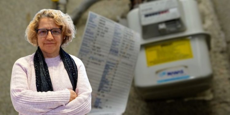 Aileler doğalgazı açamıyor, çocuklar battaniye altında