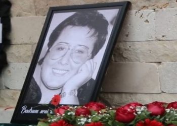 Akrep Nalan, cami hoparlöründen yükselen 'Halikarnas' şarkısıyla uğurlandı