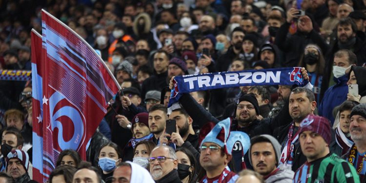 Akyazı'da "Ali Koç başkan Trabzonspor şampiyon" tezahüratı