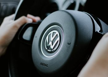 Alman otomotiv devi Volkswagen, binlerce aracını geri çağırdı