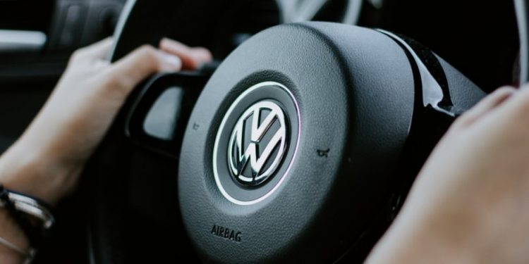 Alman otomotiv devi Volkswagen, binlerce aracını geri çağırdı