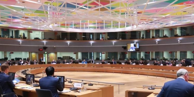 Almanya, AB'nin ambargo uygulayamayacak kadar Rus petrolüne bağımlı olduğu görüşünde