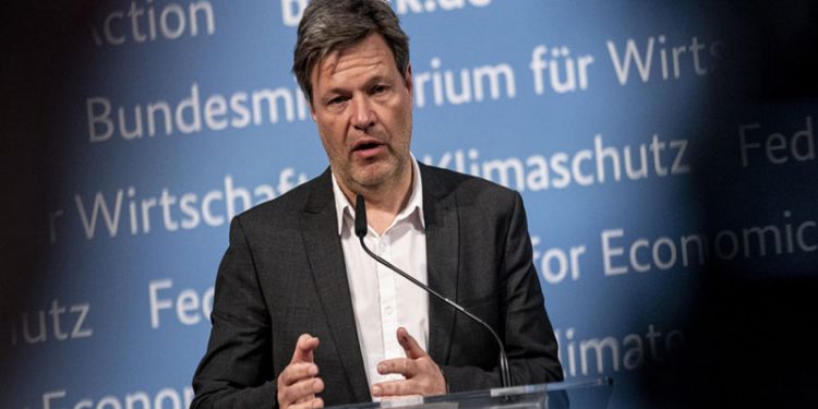 Almanya açıkladı: Rusya'dan enerji ithalatını hızla sonlandıracağız