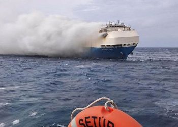 Almanya'dan ABD'ye lüks otomobil taşıyan gemi battı