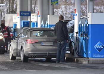 Almanya’da dar ve orta gelirlilere akaryakıt desteği