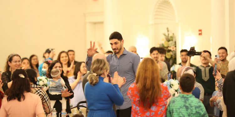 Amerika’daki Uygurlar’ın Nevruz kutlamasında Kanter sürprizi