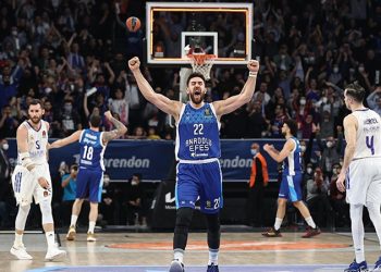 Anadolu Efes, Real Madrid'i devirdi