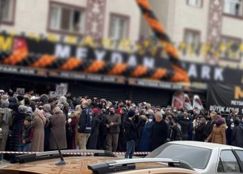 Ankara’da mağaza açılışında izdiham