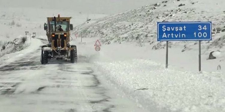 Ardahan-Şavşat kara yolu tipi nedeniyle tır geçişine kapatıldı
