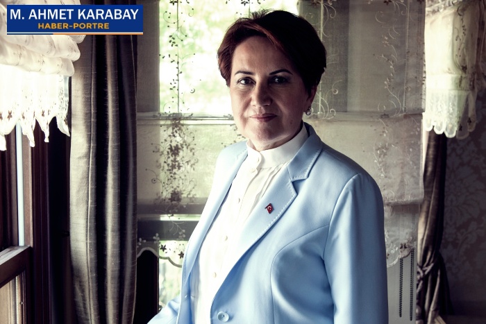 Asenalıktan merkez sağa yürüyen lider Meral Akşener