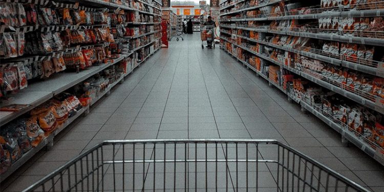 Asgari ücretle geçinmek gittikçe zorlaşıyor: Şubatta aldığını Martta alamıyorsun