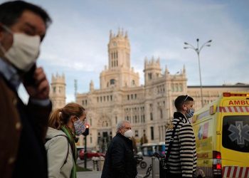 Avrupa'da Covid-19 vakalarında artış sürmesine rağmen tedbirler kaldırılıyor
