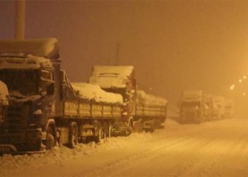 Ağrı-Erzurum kara yolu tır geçişine kapatıldı