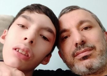 Ağır zihinsel engelli ve otizmli Yakup Ali, cezaevindeki babasını bekliyor