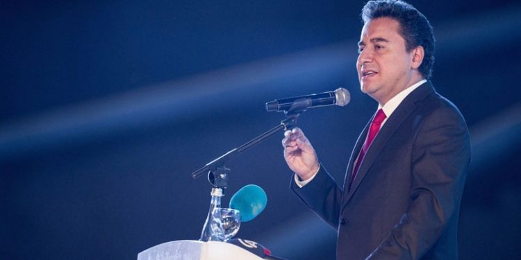 Babacan: Seçim yasasını gece yarısı değiştirebilirler