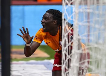 Bafetimbi Gomis Galatasaray'da hızlı başladı