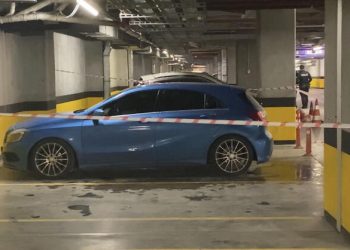 Bakırköy’de AVM otoparkında eşini öldürüp intihar etti